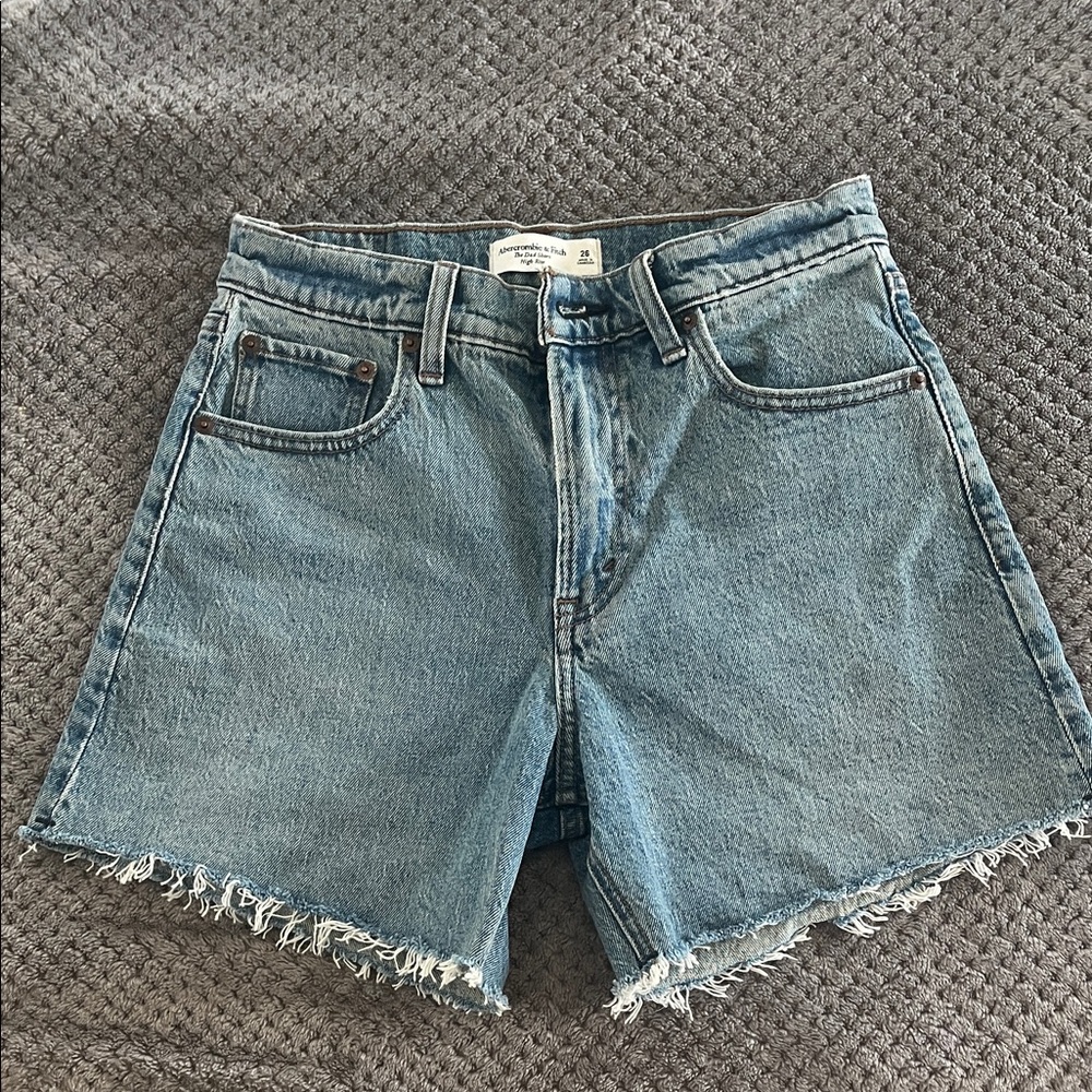 Abercrombie & Fitch High Rise Dad Shorts Medium Destroy size 26 NWT